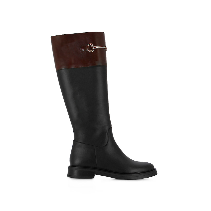 Μαύρες μπότες ιππασίας με καφέ λεπτομέρεια
