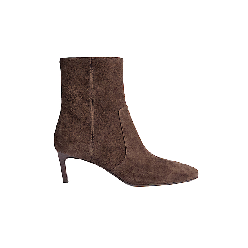 Καφέ suede μποτάκια με λεπτό τακούνι